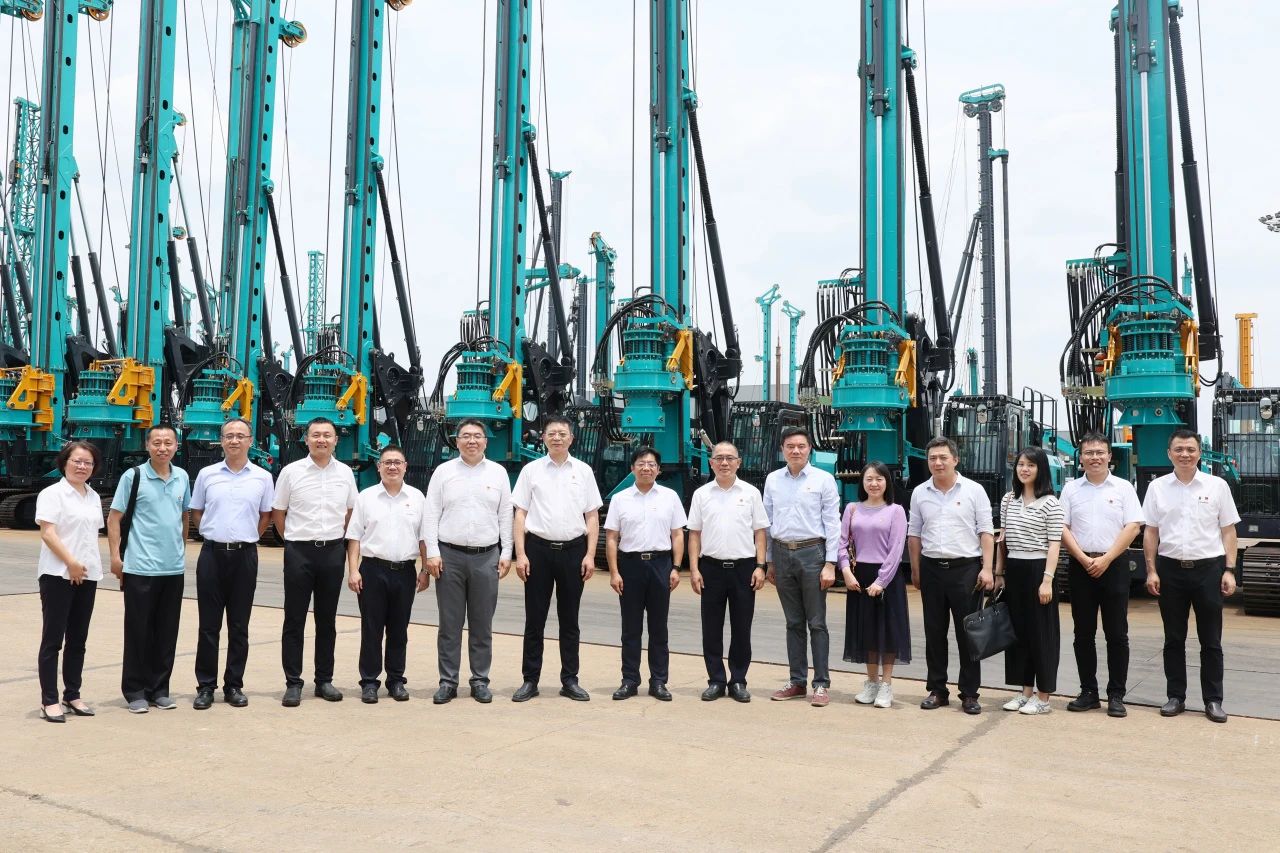 中国进出口银行总行党委委员、副行长李钧一行调研Z6官网智能