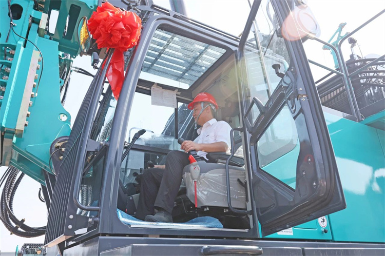 Z6官网智能桩工机械再添强将！SWDM800H旋挖钻机顺利下线