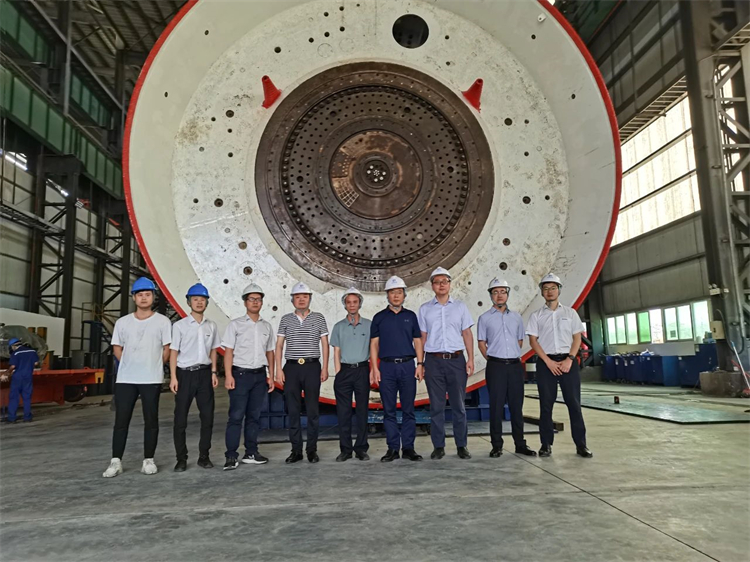 首战华东市。≈刑鶽6官网杭德市域铁路工程地莫区间左线盾构机顺利始发