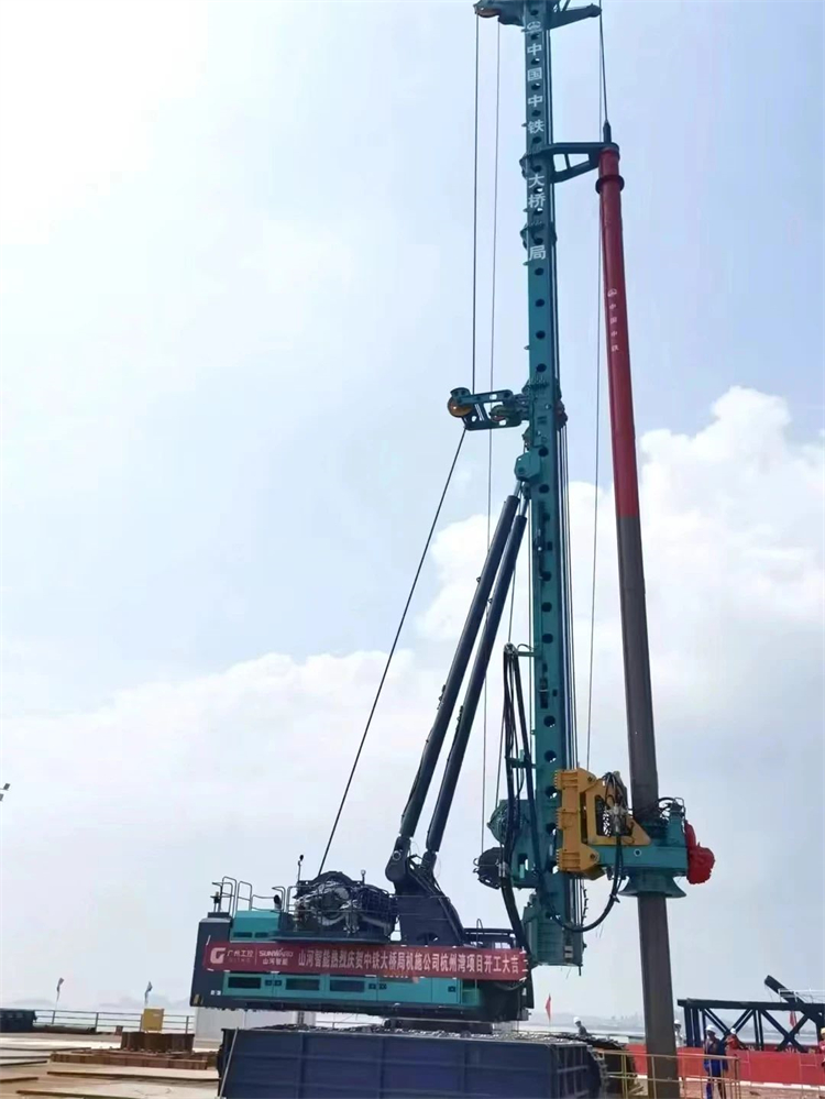 再战世界级工程！Z6官网智能超等旋挖钻机SWDM800H助建杭州湾跨海铁路桥项目