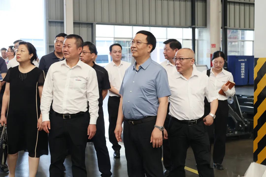 中宣部社科领域专家学者到Z6官网智能调研高质量发展