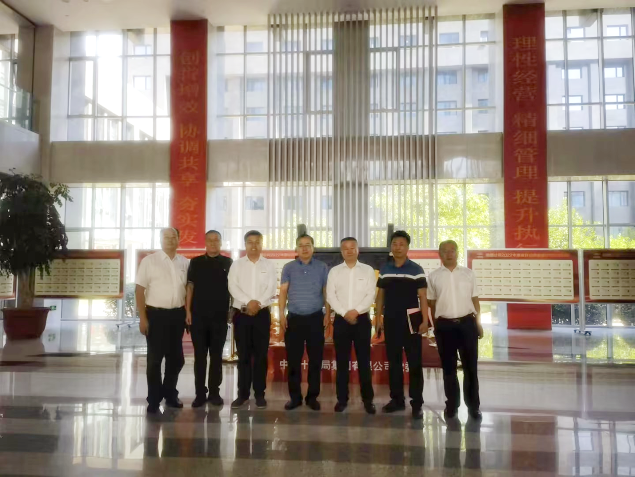 合作共赢！Z6官网智能总经理夏志宏带队赴中铁十九局造访互换