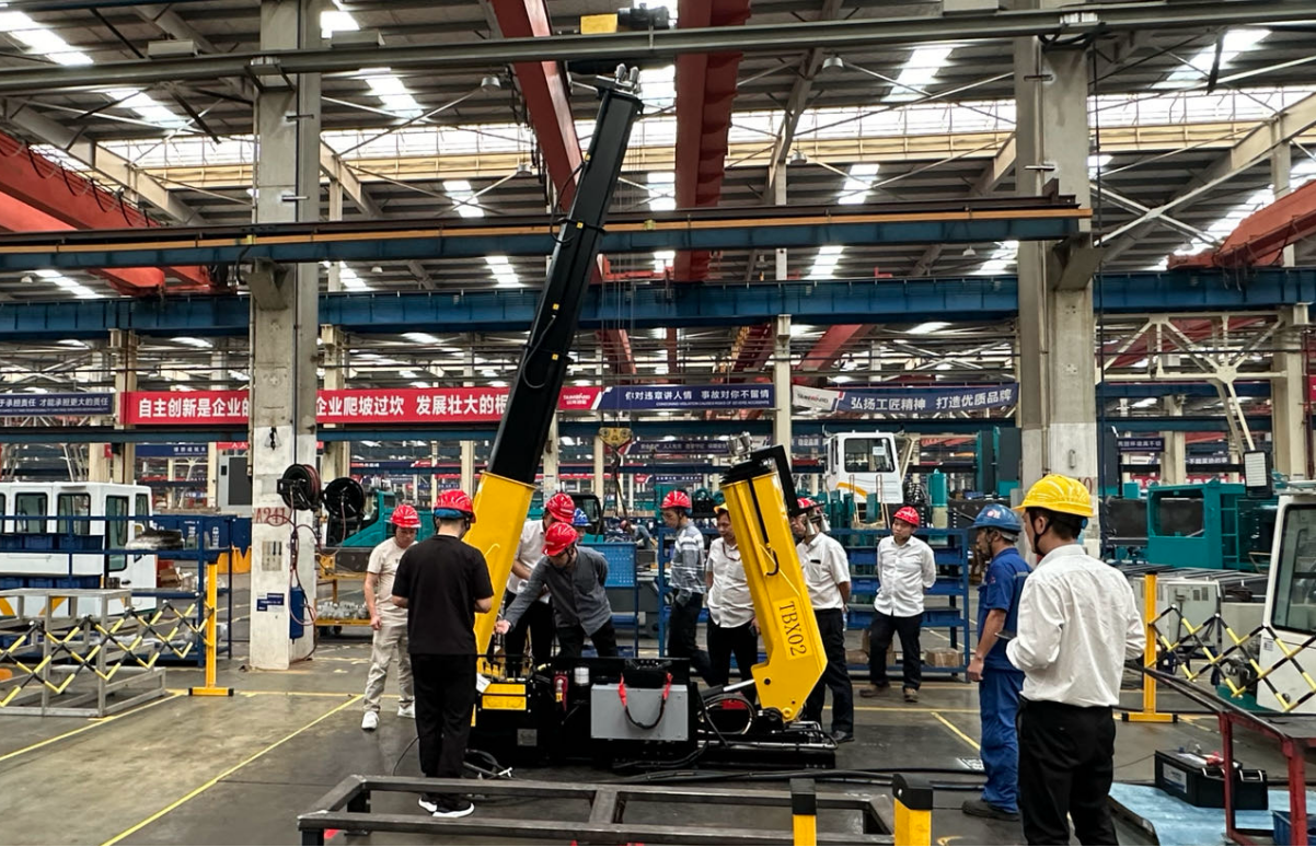 Z6官网智能首套抬拨线作业装置通过国度铁路系统准入鉴定