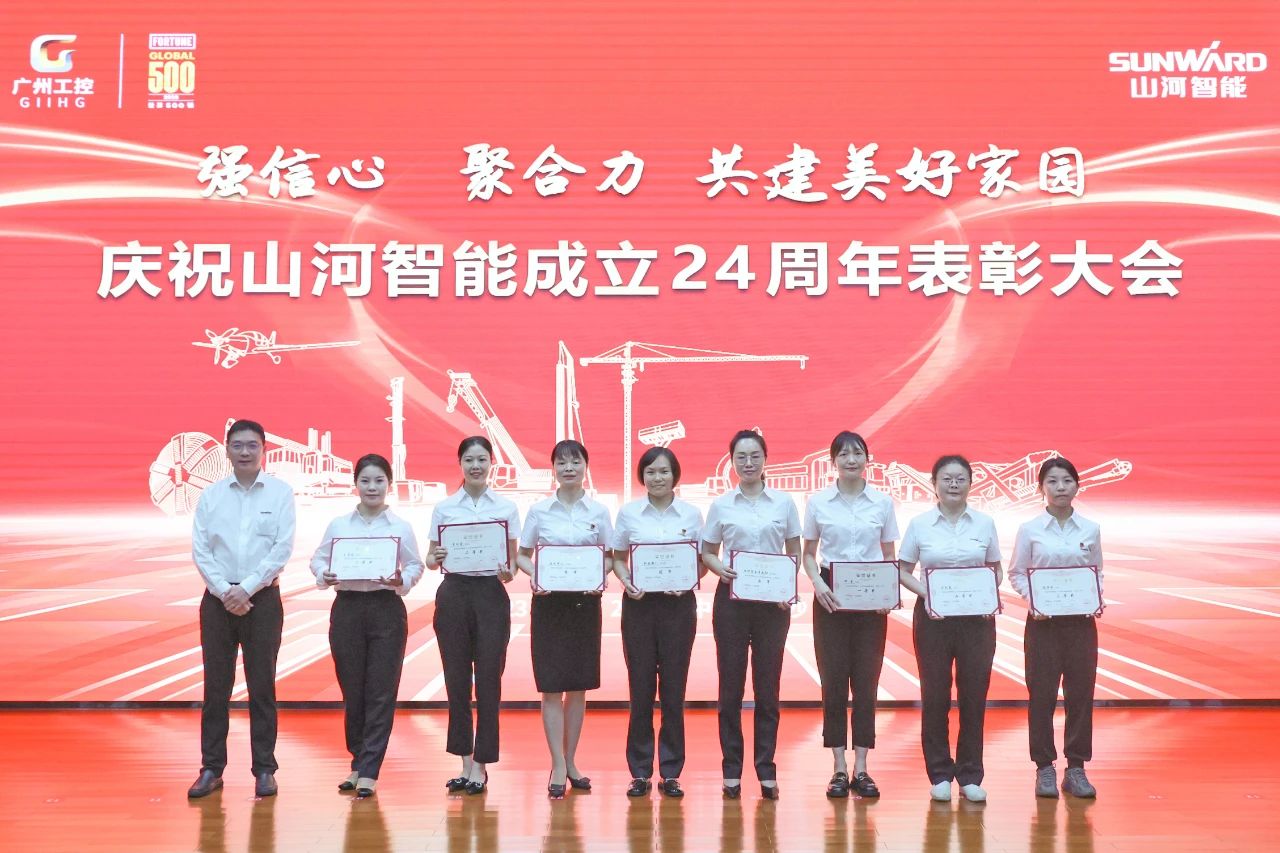 强信念 聚合力 共建美好家园——庆祝Z6官网智能成立24周年赞美大会隆沉召开