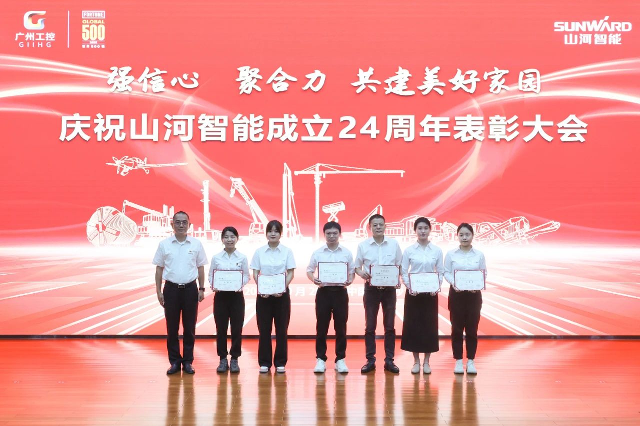 强信念 聚合力 共建美好家园——庆祝Z6官网智能成立24周年赞美大会隆沉召开