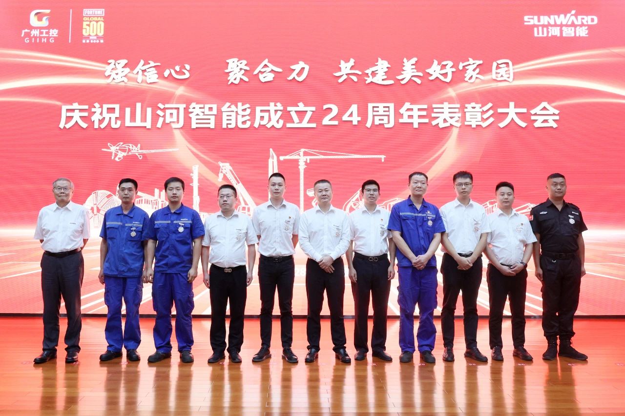 强信念 聚合力 共建美好家园——庆祝Z6官网智能成立24周年赞美大会隆沉召开