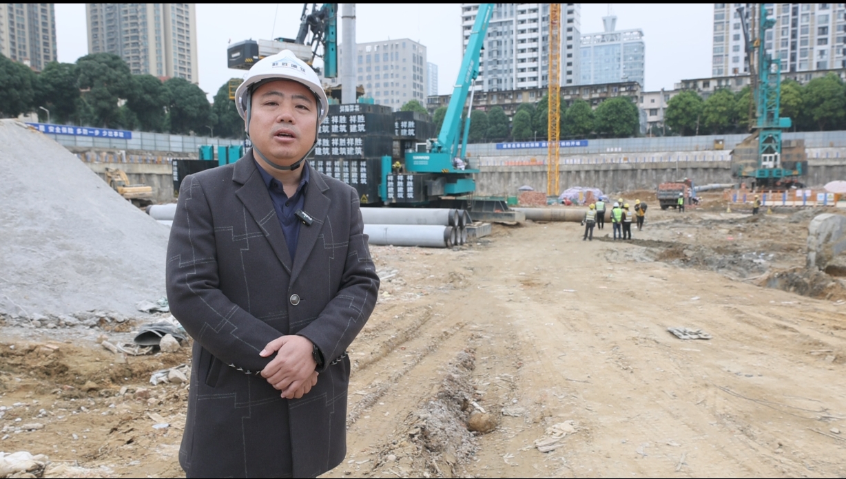 “绿巨人”显神威！Z6官网智能引孔式静力压桩机助建“绿城”南宁民生项目