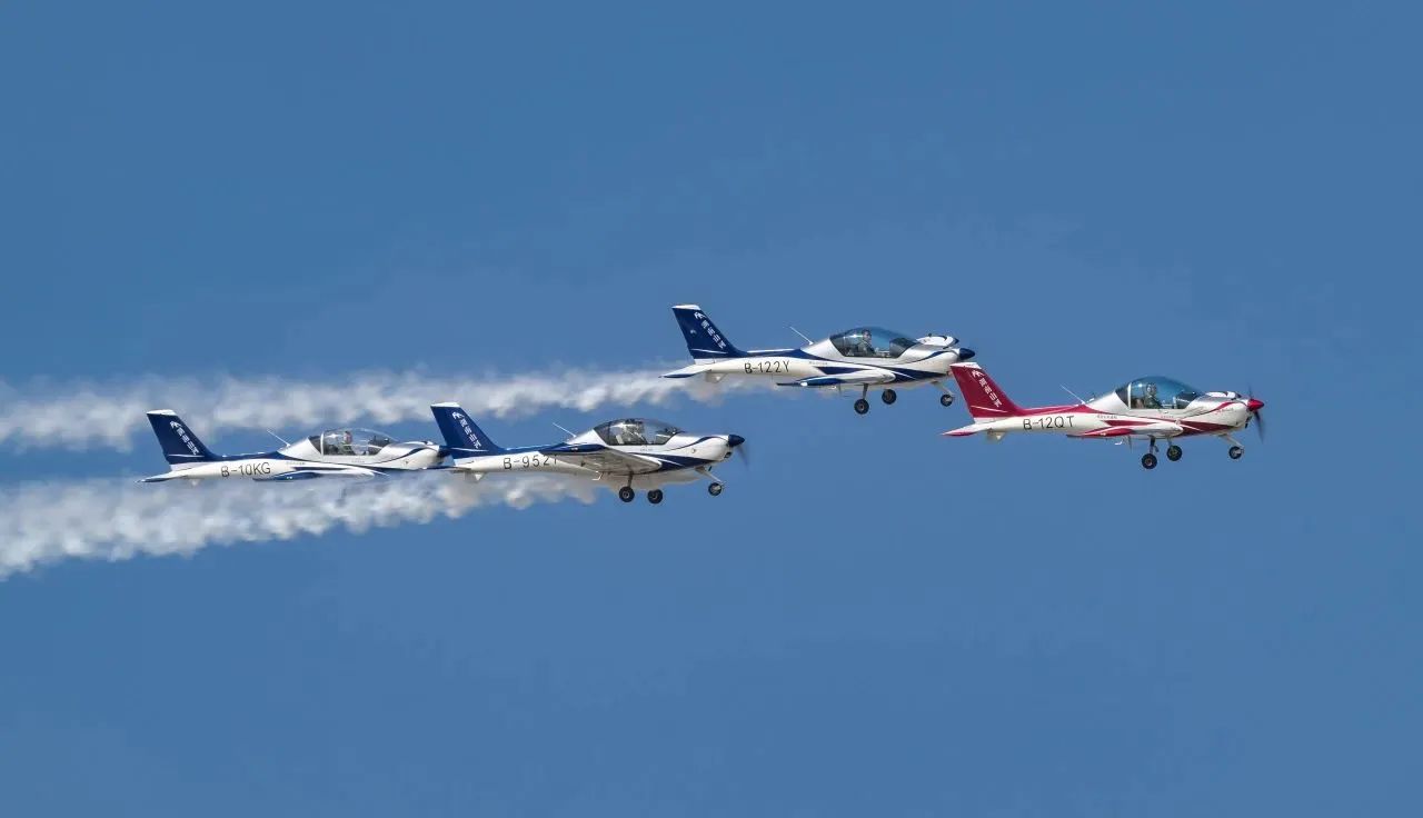 央媒聚焦！一路见证首届亚洲通用航空展上的Z6官网风采