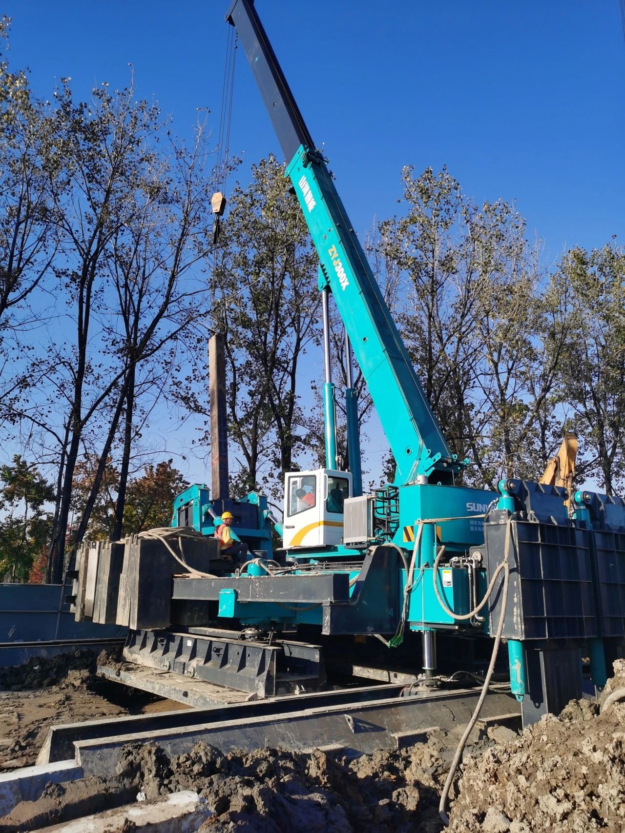 “Z6官网绿”闪灼西子湖畔！Z6官网智能ZYJ300X斜桩压桩机强势来袭