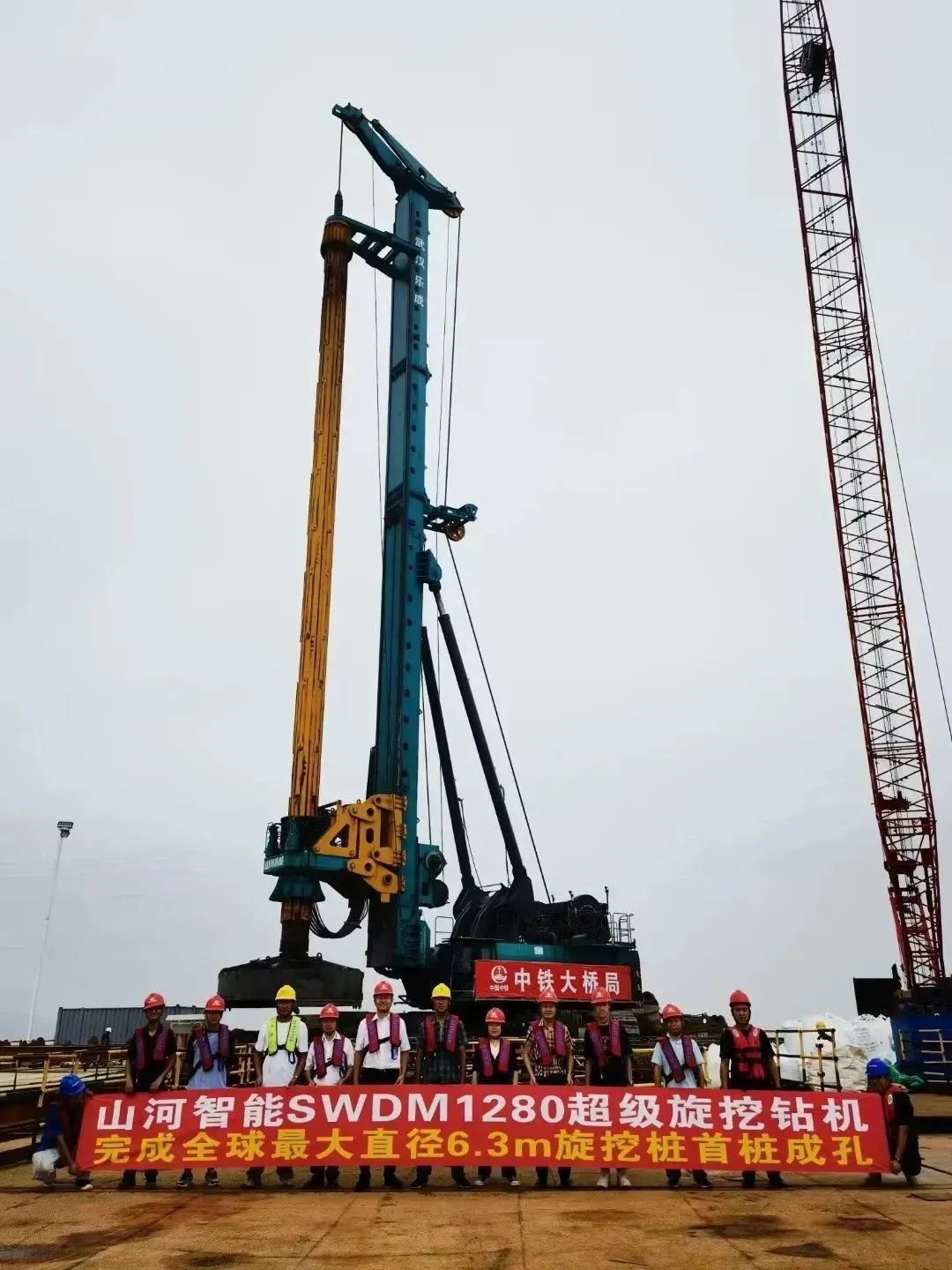 全面得胜！Z6官网智能超等旋挖钻机圆满实现甬舟铁路西堠门公铁两用大桥桩基施工工作