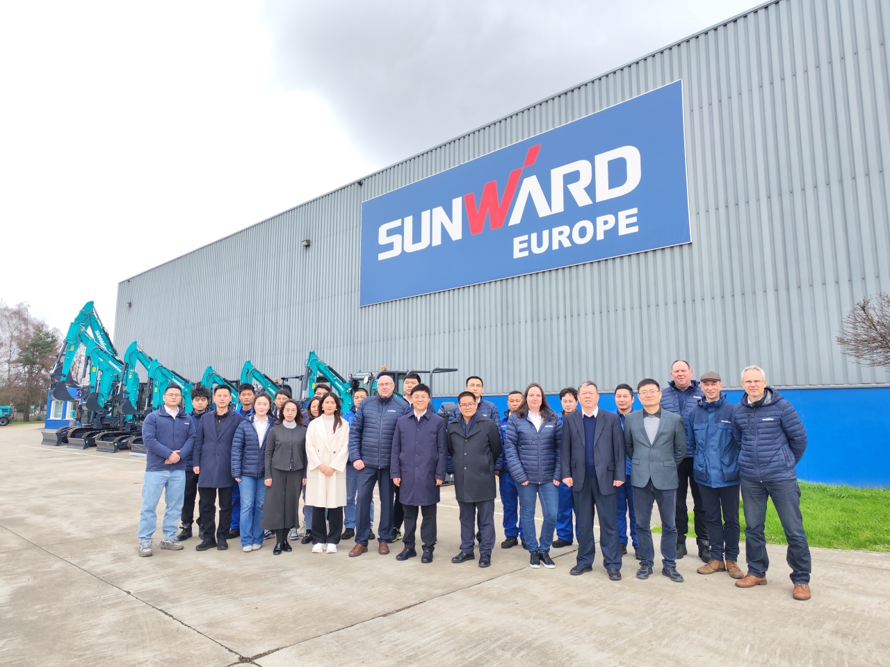 广州工控党委书记、董事长景广军率队赴Z6官网智能欧洲子公司调查