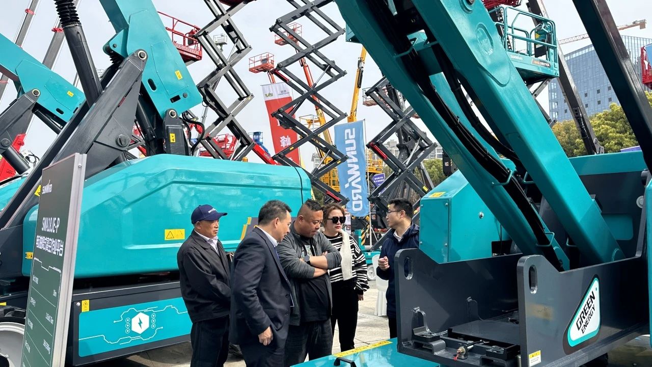 “爆品”来袭，签单不休！ Z6官网智能盛装亮相第八届全国高空作业平台租赁大会