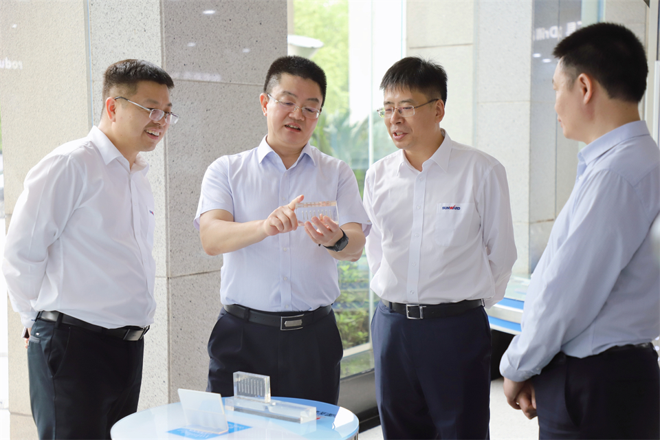 “双向奔赴 合作共赢”Z6官网智能与中钨高新签定战术合作和谈