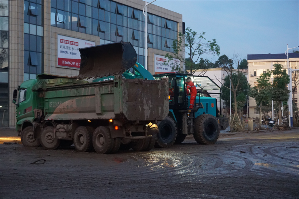 驰援湖南平江抗洪抢险，共克时艰显担任