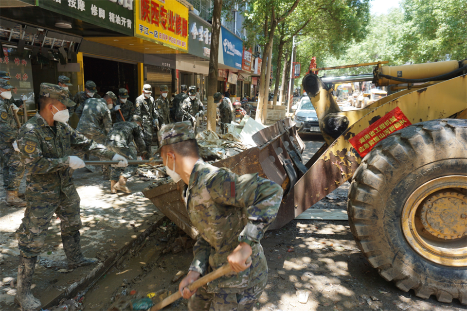 驰援湖南平江抗洪抢险，共克时艰显担任