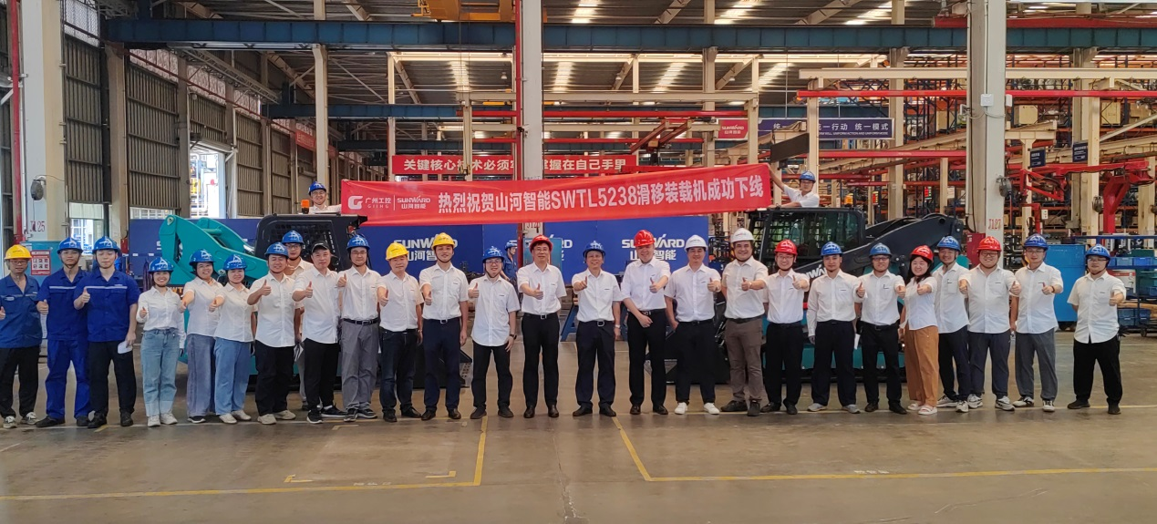 大马力、高机能、高配置！您要的履带式滑移装载机下线啦！