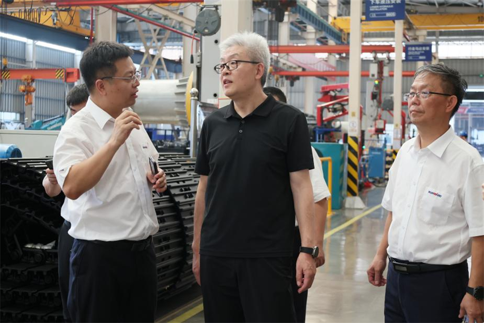 中国五矿工会主席、职工董事张晔到Z6官网智能调研互换