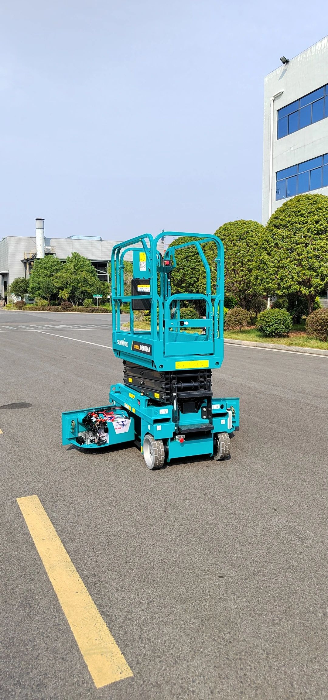 向“新”而行！Z6官网智能又一款电动液驱剪叉式高空作业平台颁布