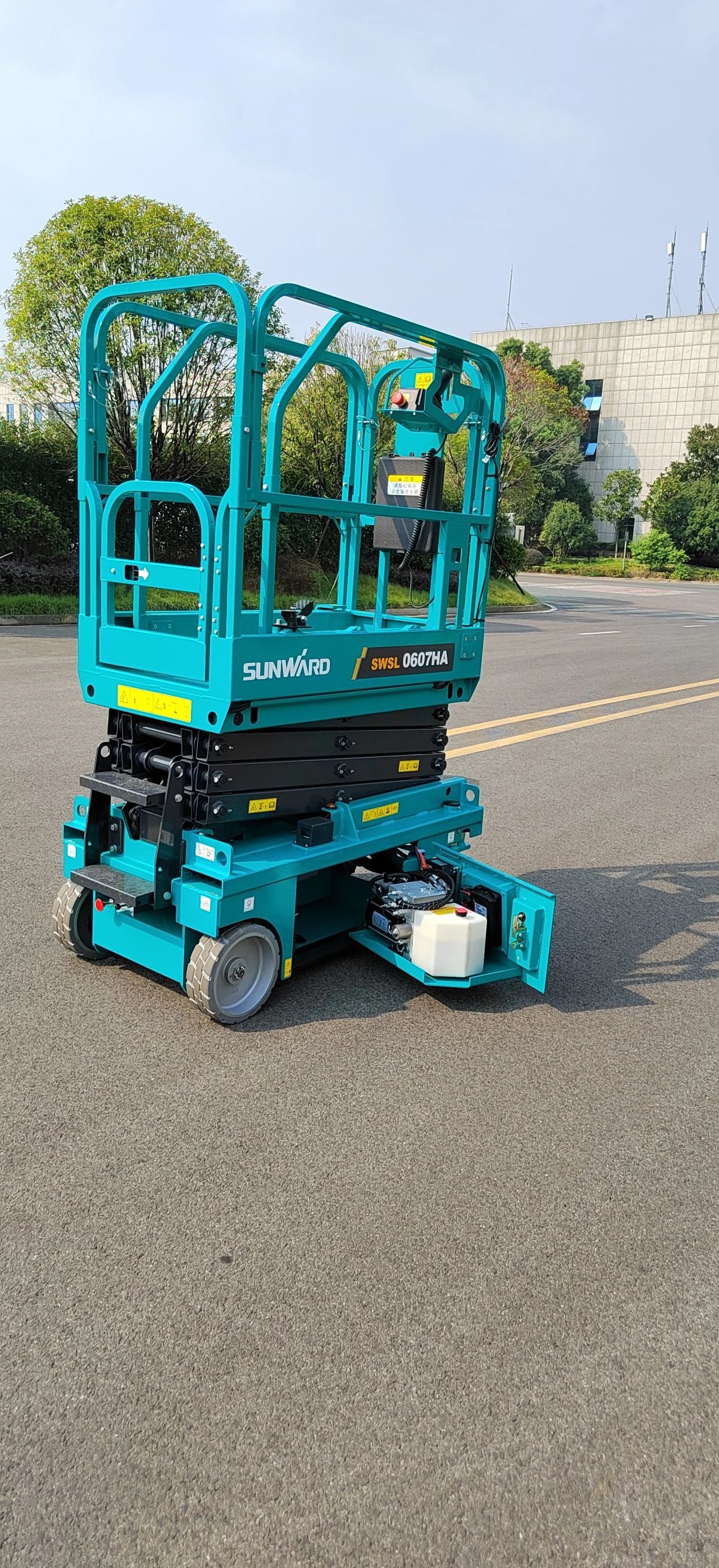 向“新”而行！Z6官网智能又一款电动液驱剪叉式高空作业平台颁布