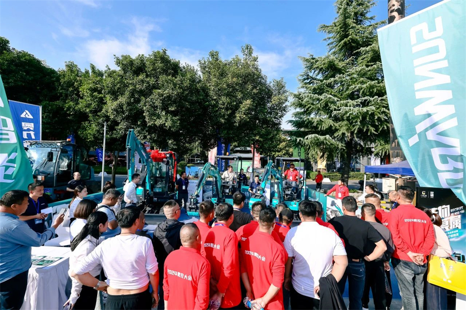 展示“掘”对实力！Z6官网智能亮相2024微挖大会暨幼型设备大会