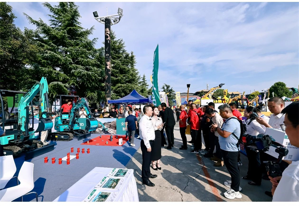 展示“掘”对实力！Z6官网智能亮相2024微挖大会暨幼型设备大会