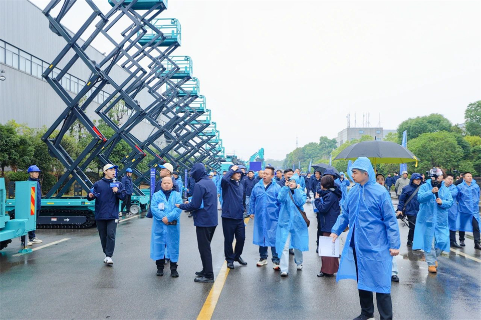 创新引领价值，梦想造诣将来！Z6官网智能25周年庆典暨全球客户节隆沉进行