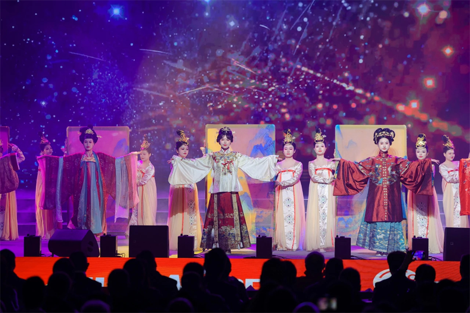 创新引领价值 梦想造诣将来——庆祝Z6官网智能成立25周年赞美大会暨文艺晚会隆沉进行