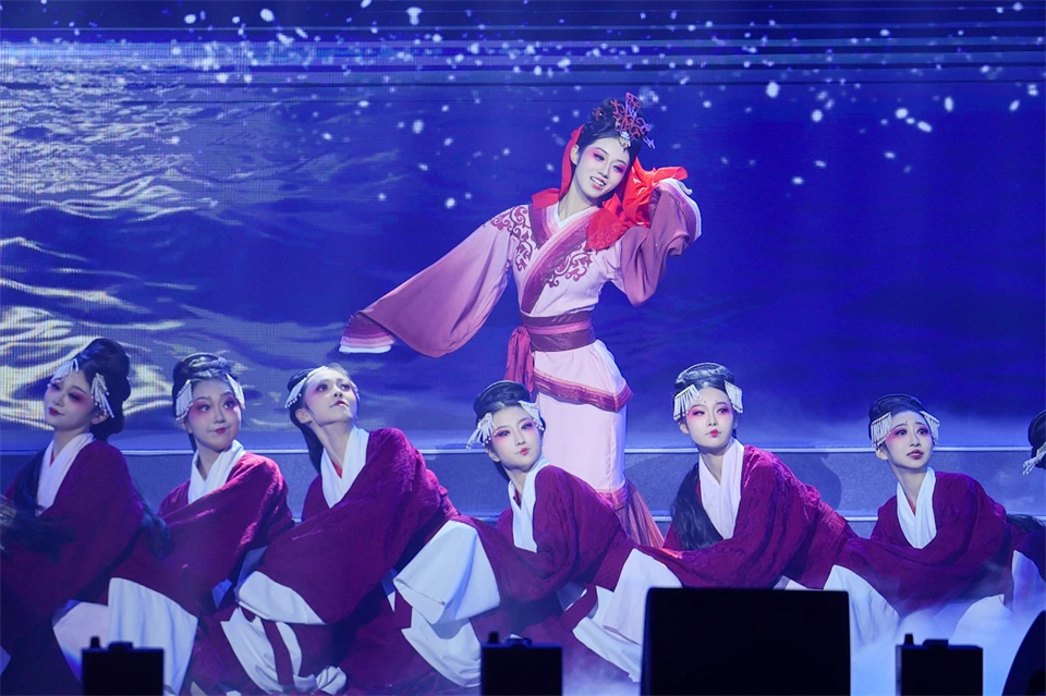 创新引领价值 梦想造诣将来——庆祝Z6官网智能成立25周年赞美大会暨文艺晚会隆沉进行