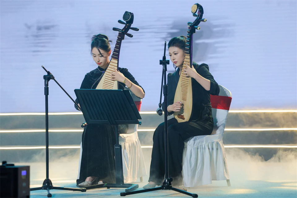 创新引领价值 梦想造诣将来——庆祝Z6官网智能成立25周年赞美大会暨文艺晚会隆沉进行