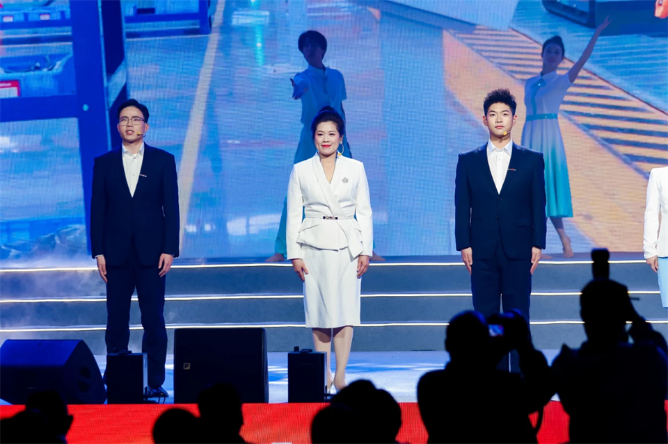 创新引领价值 梦想造诣将来——庆祝Z6官网智能成立25周年赞美大会暨文艺晚会隆沉进行