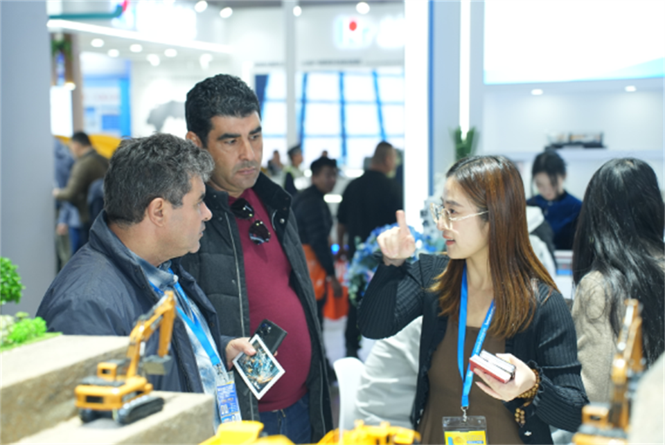 智造空间，价值共生！广州Z6官网杰出亮相2024上海宝马展