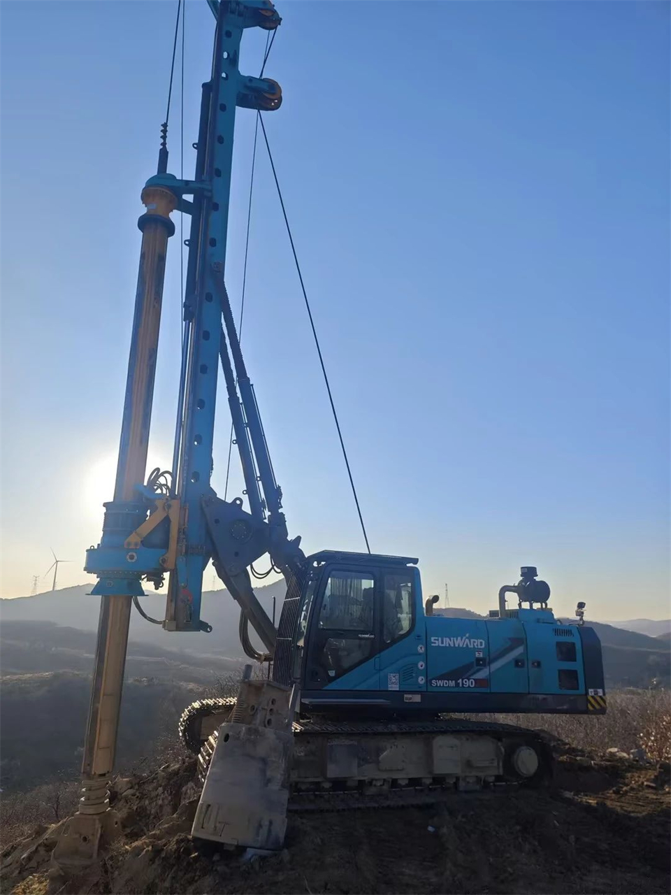 Z6官网智能进行电塔桩技术创新互换会，为电力基础设施建设注入新动力