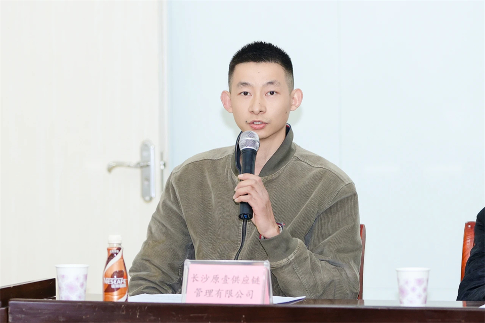 长龙街路、Z6官网智能召开首届年货盛惠暨送春联文化惠民活动工作会议