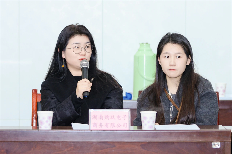 长龙街路、Z6官网智能召开首届年货盛惠暨送春联文化惠民活动工作会议