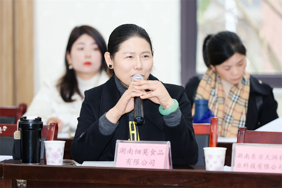 长龙街路、Z6官网智能召开首届年货盛惠暨送春联文化惠民活动工作会议