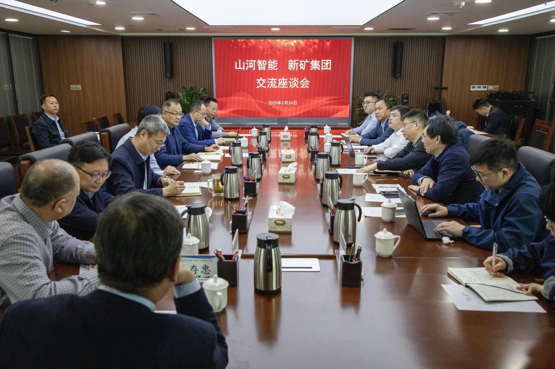 共筑智慧矿山，Z6官网智能董事长付向东率队赴新疆造访新矿集团、八钢矿业