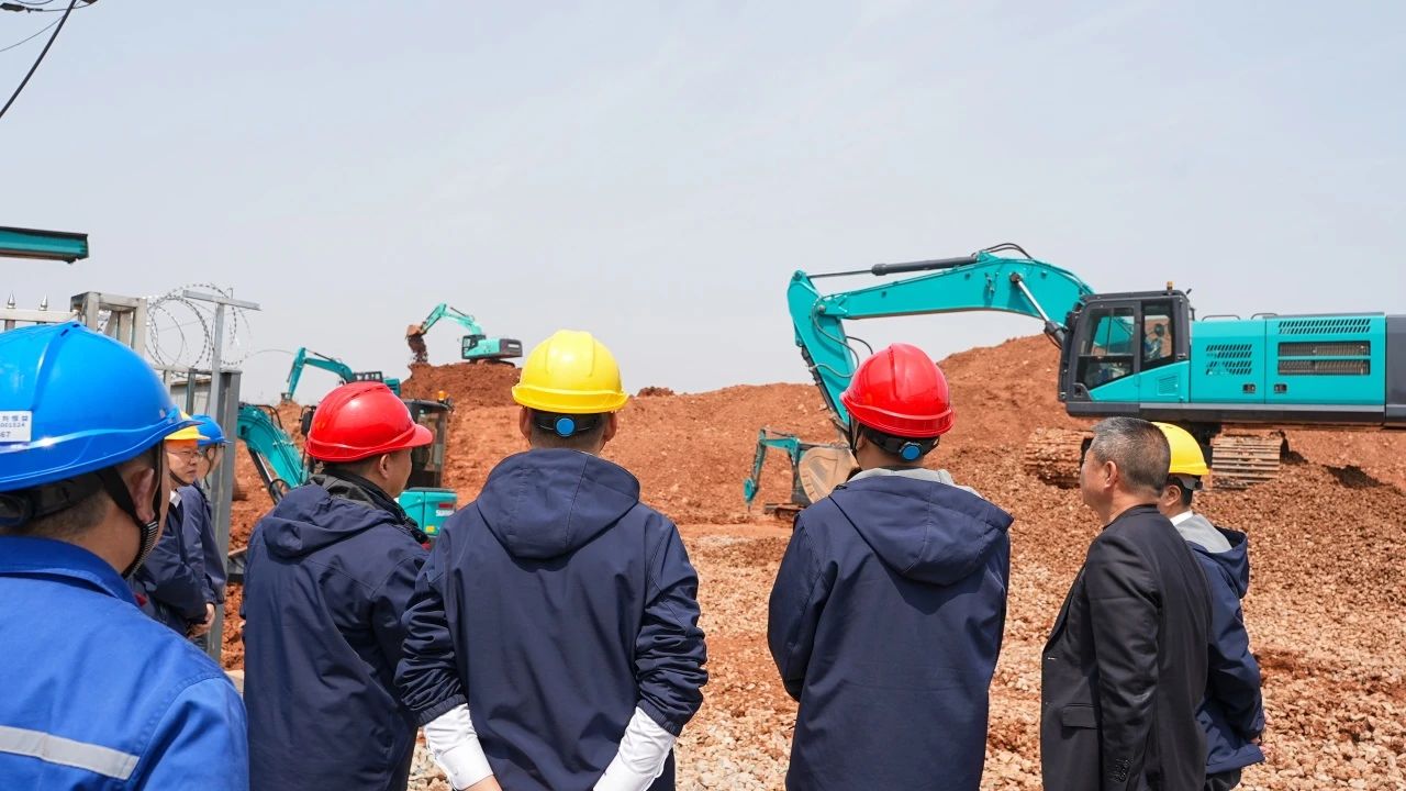 聚焦市场需要，Z6官网智能三款精品工程液压挖掘机成功下线