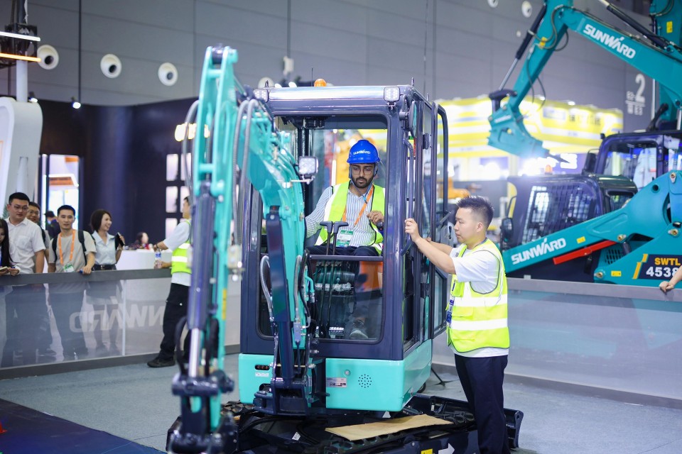 2025 CICEE | Z6官网智能实力闪灼2025长沙国际工程机械展