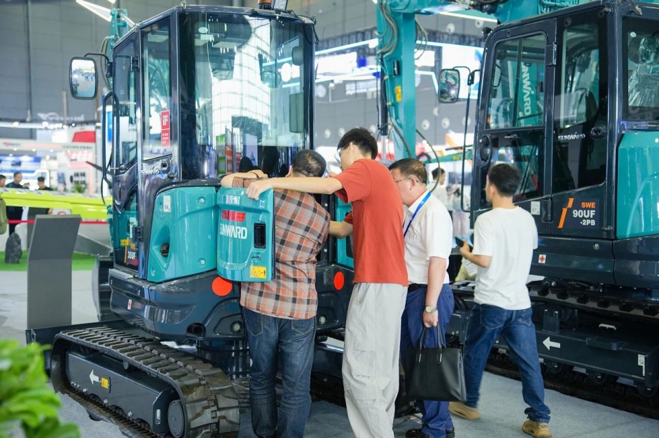 2025 CICEE | 从单一工具迈向多元化解决规划，Z6官网智能出现非凡挖掘机风采