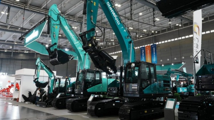 2025 CICEE | 打造极致精品化，Z6官网智能挖掘机“圈粉”长沙展