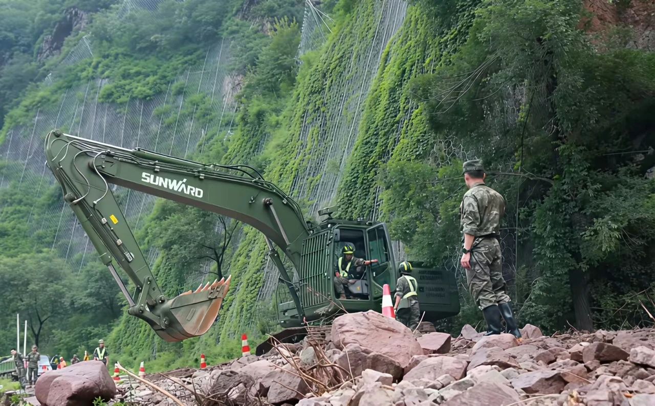 关注！Z6官网智能应急接济设备助力武警冲锋北京暴雨抢险救灾一线！