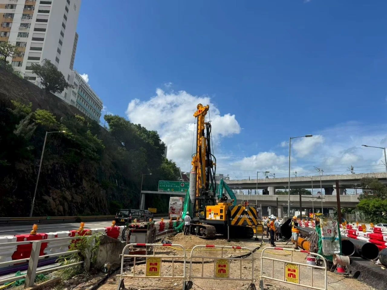 硬核首秀！Z6官网智能SWDTH800大直径潜孔锤钻机进击香港市场