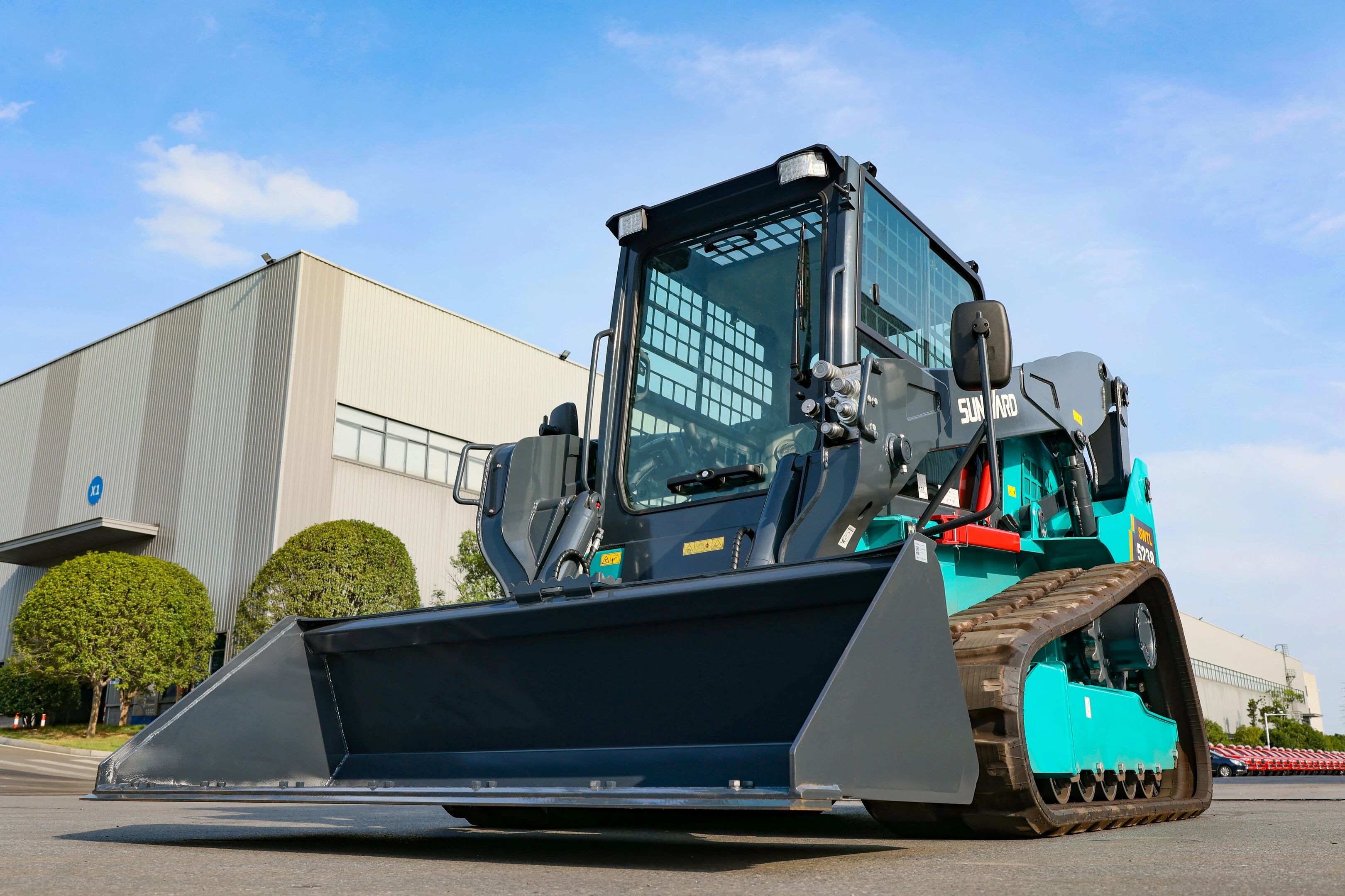 高端设备再获国际认可！Z6官网智能最大吨位垂直举升履带式滑移装载机批量发往北美