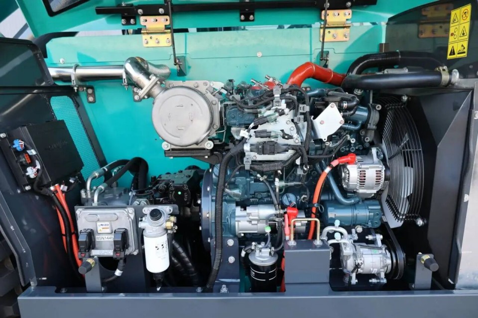 高端机型“双箭齐发”！Z6官网智能两款伸缩臂叉装车成功下线