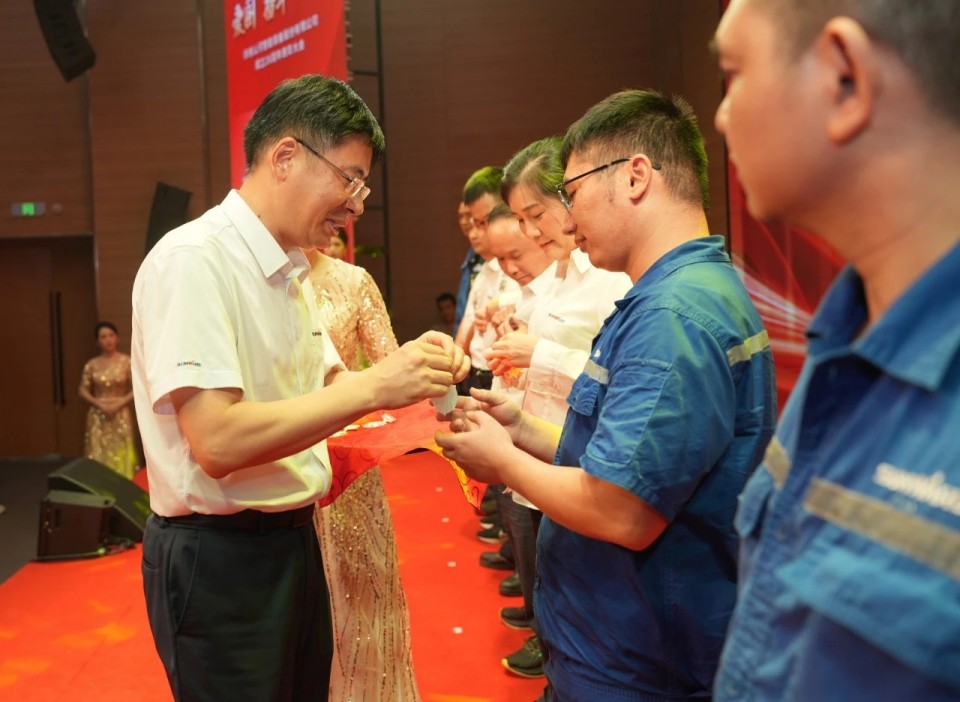 聚力前行！庆祝Z6官网智能成立26周年赞美大会隆沉召开