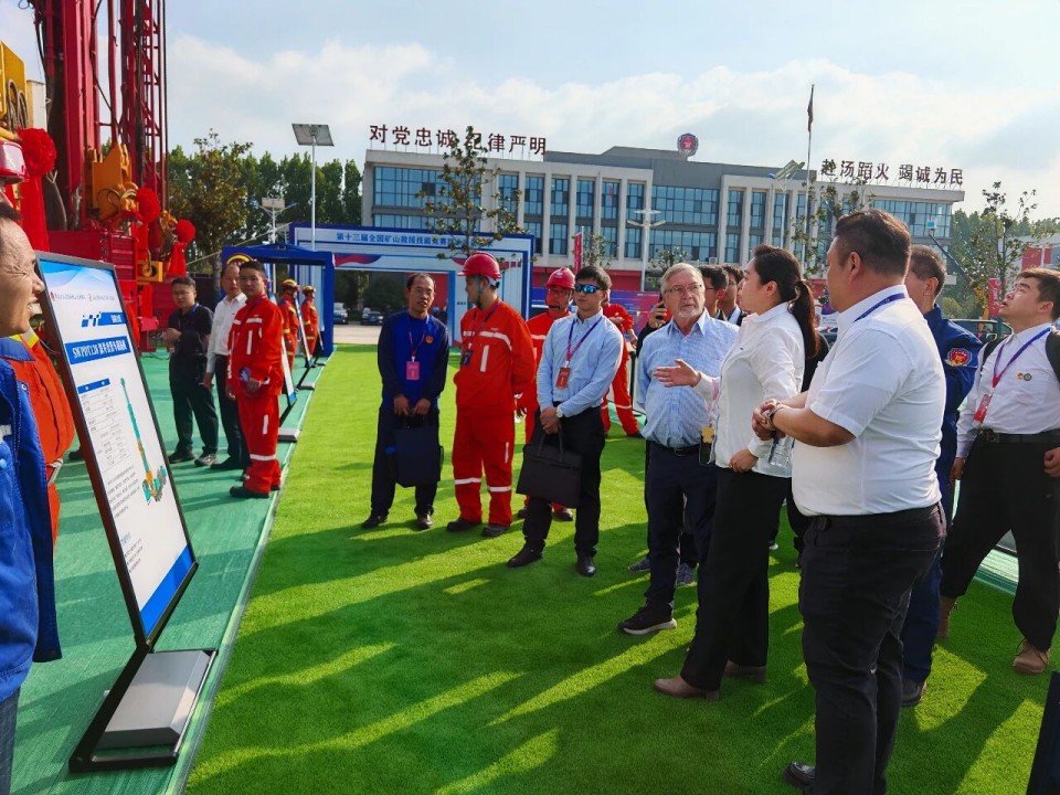 科技赋能接济！Z6官网智能创新设备亮相第十三届全国矿山接济技术较量