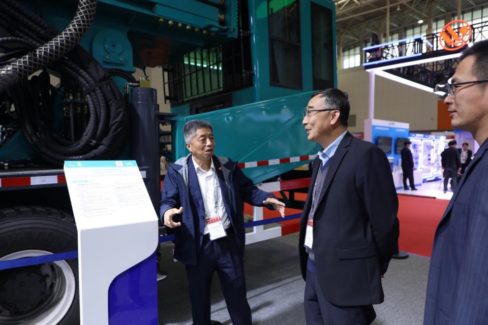 Z6官网智能携手“战术合作同伴”中国煤炭地质总局杰出亮相2025中国国际矿业大会