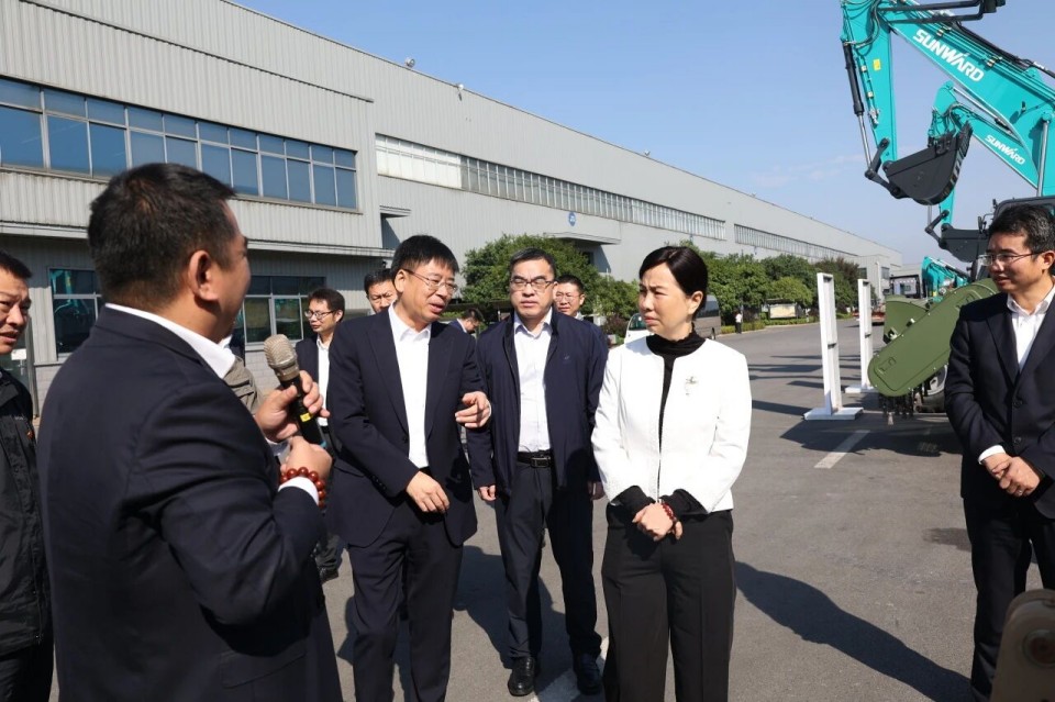 聚焦应急设备研发出产，共探实战适配新蹊径——广州市应急治理局党委书记、局长叶芳调研Z6官网智能