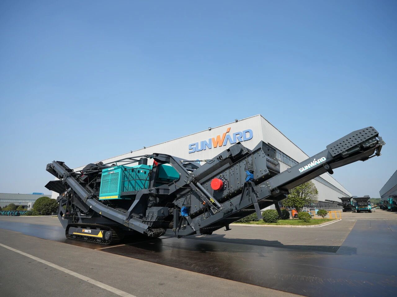 破局国际市场，无惧极寒工况！Z6官网智能SP300CTD柴电两用圆锥破碎站成功下线