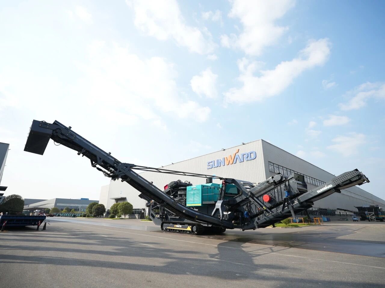 破局国际市场，无惧极寒工况！Z6官网智能SP300CTD柴电两用圆锥破碎站成功下线